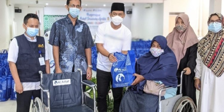 LAZ Al Azhar Cilacap Salurkan Ribuan Paket Sembako Untuk Keluarga Duafa