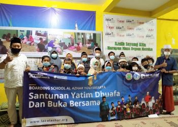 LAZ Al Azhar Yogyakarta Beri Santunan dan Perlengkapan Sekolah untuk Anak Yatim