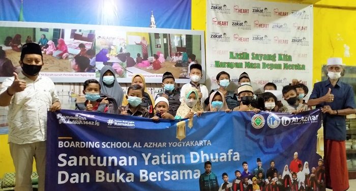 LAZ Al Azhar Yogyakarta Beri Santunan dan Perlengkapan Sekolah untuk Anak Yatim