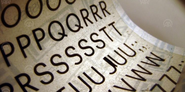 Uzbekistan akan Beralih ke Alfabet Latin pada 2023