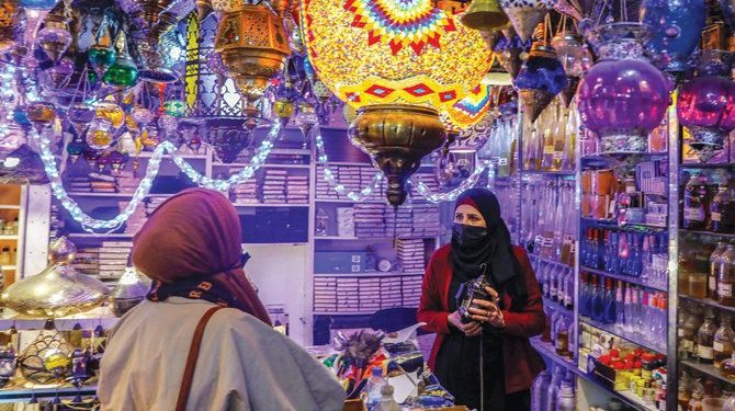 Lentera Ramadan Jadi Pendapatan Keluarga di Gaza