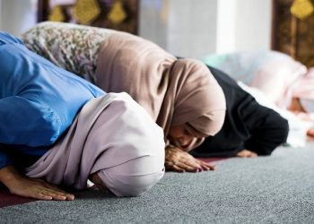 Seorang Wanita Tidak Mau Shalat Di Masjid Karena bermazhab Hanafi