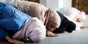 Seorang Wanita Tidak Mau Shalat Di Masjid Karena bermazhab Hanafi