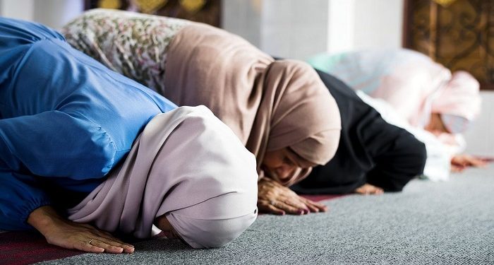 Seorang Wanita Tidak Mau Shalat Di Masjid Karena bermazhab Hanafi
