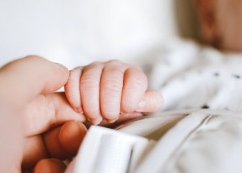 Melahirkan adalah Proses Inisiasi Menjadi Ibu