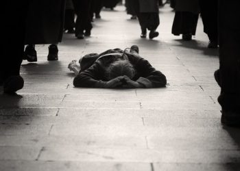 Mengikuti Jalan-Jalan Syaitan, Melemahkan Iman