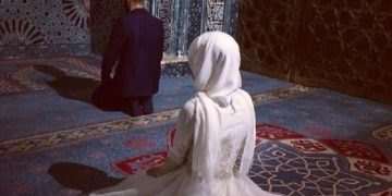 Bacaan Duduk Tasyahud saat Shalat Beserta Latin dan Terjemahannya