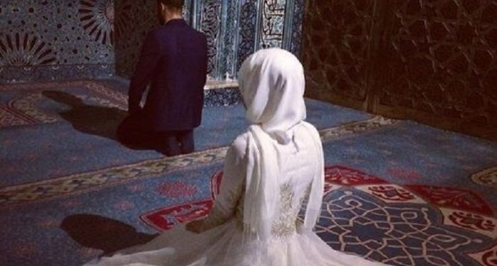 Bacaan Duduk Tasyahud saat Shalat Beserta Latin dan Terjemahannya