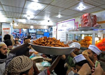 Camilan Ramadan Bawa Kegembiraan di Yaman