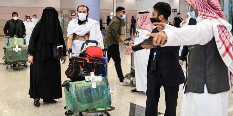 Saudi: Hanya Jamaah Divaksinasi yang Boleh Umrah