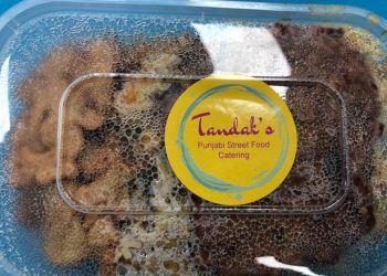 Perusahaan Katering dan Islamic Relief Bagikan Makanan