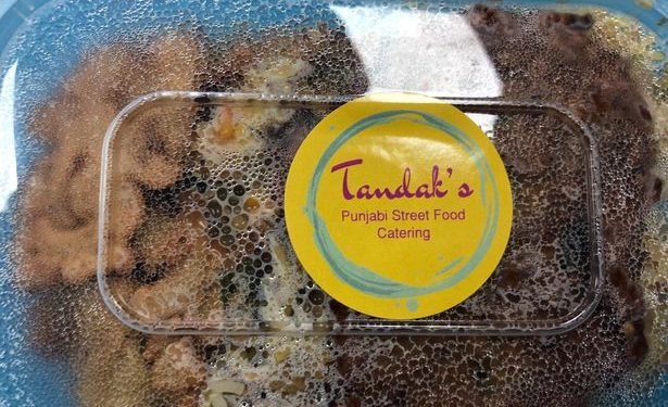 Perusahaan Katering dan Islamic Relief Bagikan Makanan