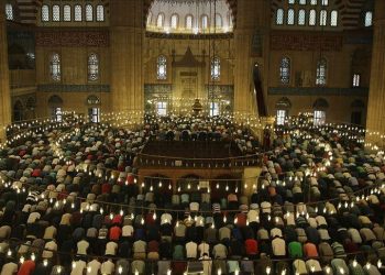 Enam Negara Arab Izinkan Tarawih di Masjid