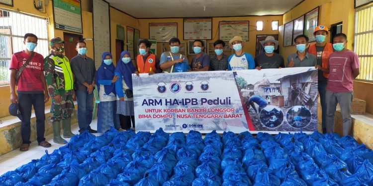 ARM HA-IPB Bantu Warga Terdampak Banjir di Tonda, Bima