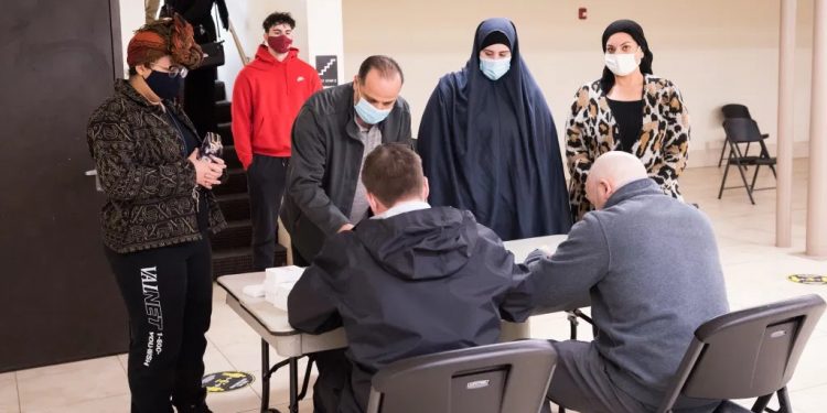 Muslim Minnesota Berpacu Dapatkan Vaksinasi Sebelum Ramadan