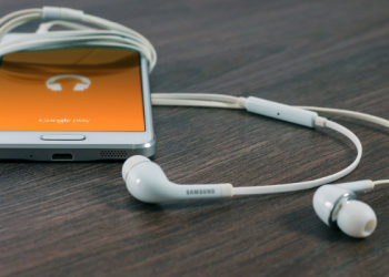 Jangan Gunakan Ponsel di dalam Toilet