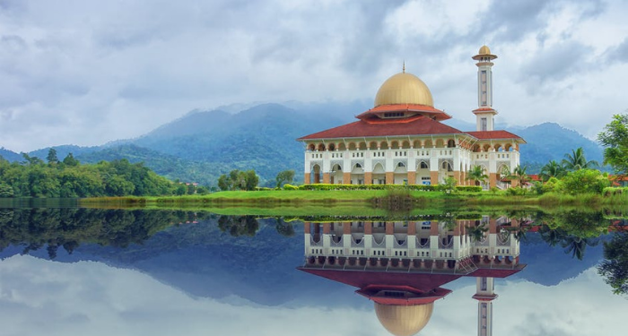 Hukum Shalat Jumat Secara Virtual dan Hybrid