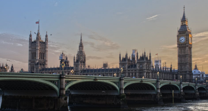 Tiga Hal yang Membuat Kita Cinta Sejarah