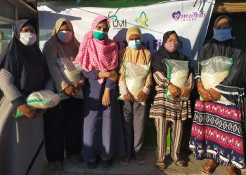Zakat Fitrah dan Buka Puasa di Kampung Nelayan Korban Badai Seroja NTT