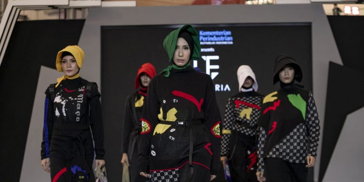 Membaca Filosofi Kehidupan Lewat Koleksi White Liar