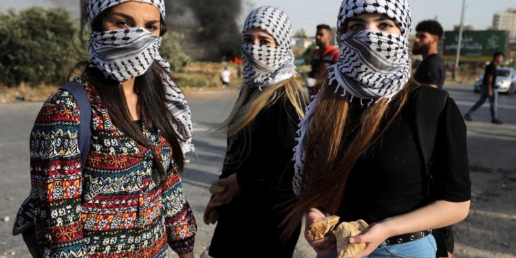 Kain Keffiyeh Palestina: Dari Pendeta Sumeria Menjadi Simbol Perlawanan