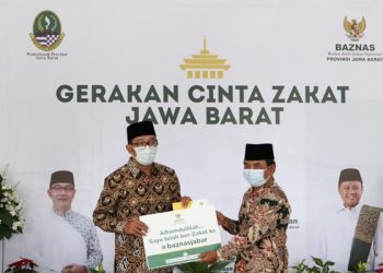 Gubernur Jabar Ridwan Kamil Tunaikan Zakat via BAZNAS