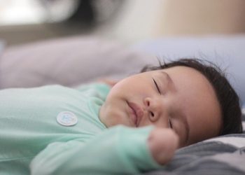 Memasukkan Sugesti pada Anak yang Sedang Tidur