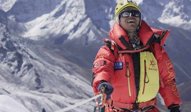 Zhang Hong Jadi Pendaki Buta Gunung Everest Pertama Asal Asia
