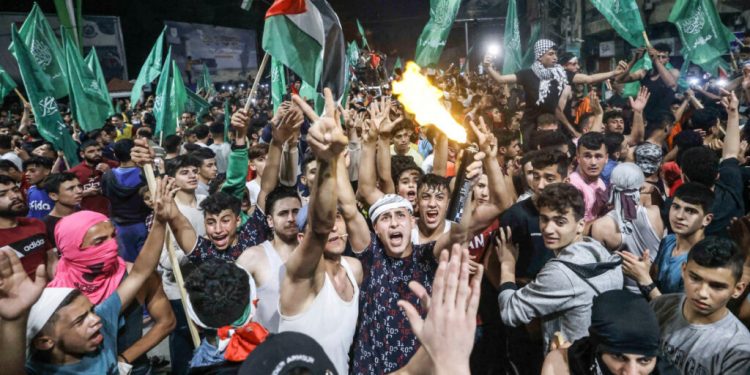 Warga Gaza Merayakan Gencatan Senjata Antara Israel dengan Pejuang Palestina