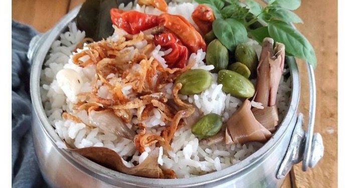 Resep Nasi Liwet Daun Jeruk Mudah dan Lezat