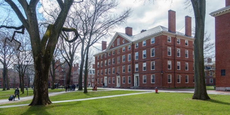 Pelajar Muslim di Virginia Berhasil Dapat Beasiswa di 6 Universitas Terkemuka