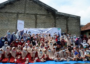 RISKA Serahkan Bantuan 1,5 Ton Sembako untuk Santri Majlis Tahtasyajjar