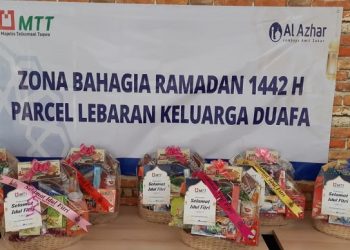Bahagiakan Duafa di Hari Raya, LAZ Al Azhar dan MTT Salurkan Parsel Lebaran
