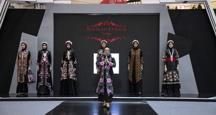 Fleuri Noir, Koleksi Roemah Kebaya Vielga di di Muffest 2021