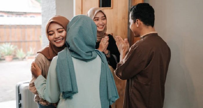 Adab Berkunjung (foto: istockphoto)