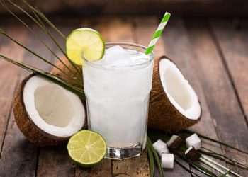 5 Manfaat Air Kelapa Untuk Temani Berbuka Puasa