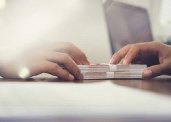 Hukum Menukar Uang Receh dengan Nominal Berbeda