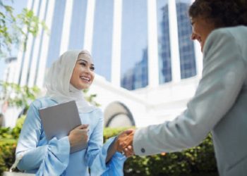 Hukum Jabat Tangan dengan Lawan Jenis Lengkap dengan Penjelasannya