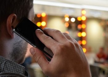 Suami Suka Chatting dengan Wanita Lain