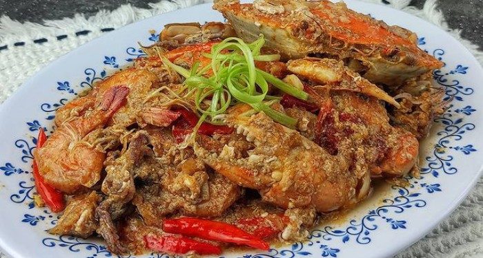 Santap Siang dengan Kepiting Asam Manis