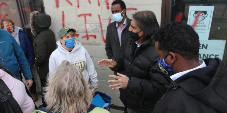 Pemimpin Muslim Memaafkan Pria yang Merusak Masjid