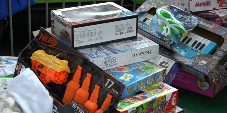 Muslim New York Adakan Acara Bagi Hadiah Mainan untuk Anak-Anak