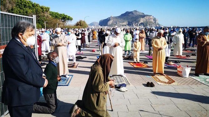 Muslim di Palermo Italia Gelar Shalat Id dan Juga Doakan Palestina
