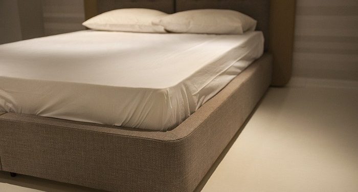 Hukum shalat di atas kasur