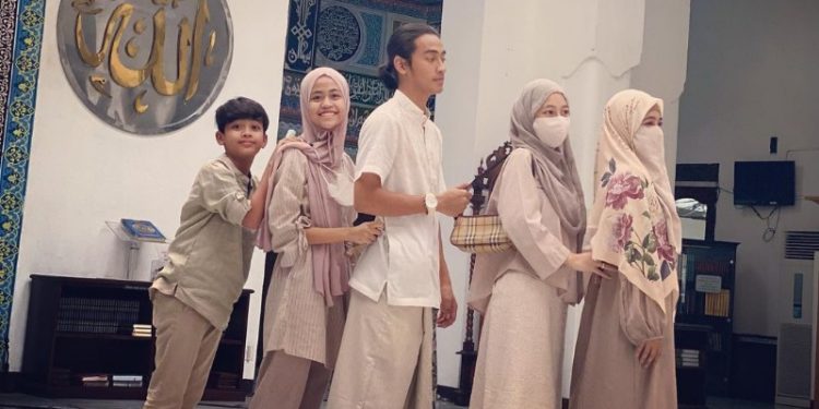 Cerita Ummi Pipik Berperan Ganda Mendidik 4 Anaknya