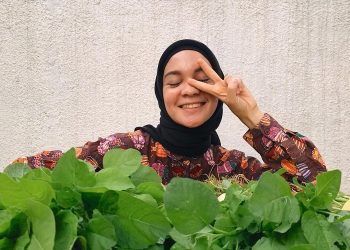 6 Potret Tantri Namirah saat Berkebun