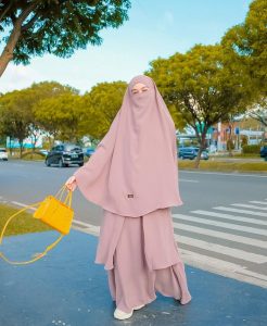 5 OOTD Hijab Kekinian ala Selebgram Cantik Wardah Maulina