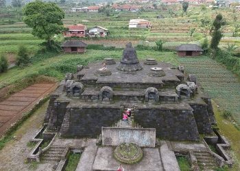 Wisata Ke Cianjur Replika, Disebut Mirip Candi Borobudur