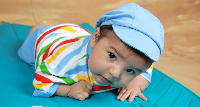 Tumbuh Kembang Bayi Usia 7-12 Bulan