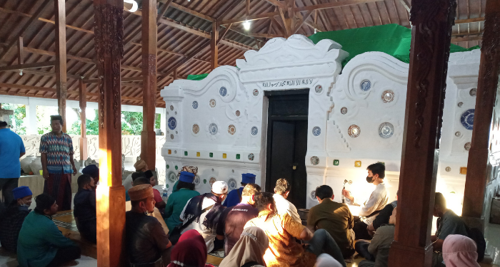 Wisata Religi ke Makam Sunan Gunung Jati